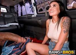 Serena Salgot se sube al bang bus – caballerox M03